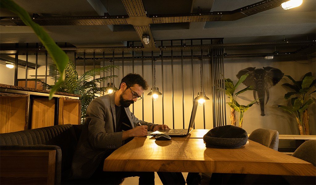 İnce Kurguların Mimarı: Mehmet Toker