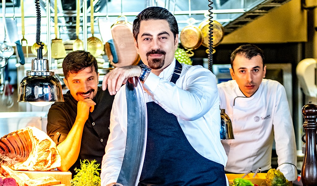 Şef Turgut Ay, Uluslararası Tecrübesi Ve Unutamayacağınız Tatlarıyla Kasap’ın Mutfağı’nda!